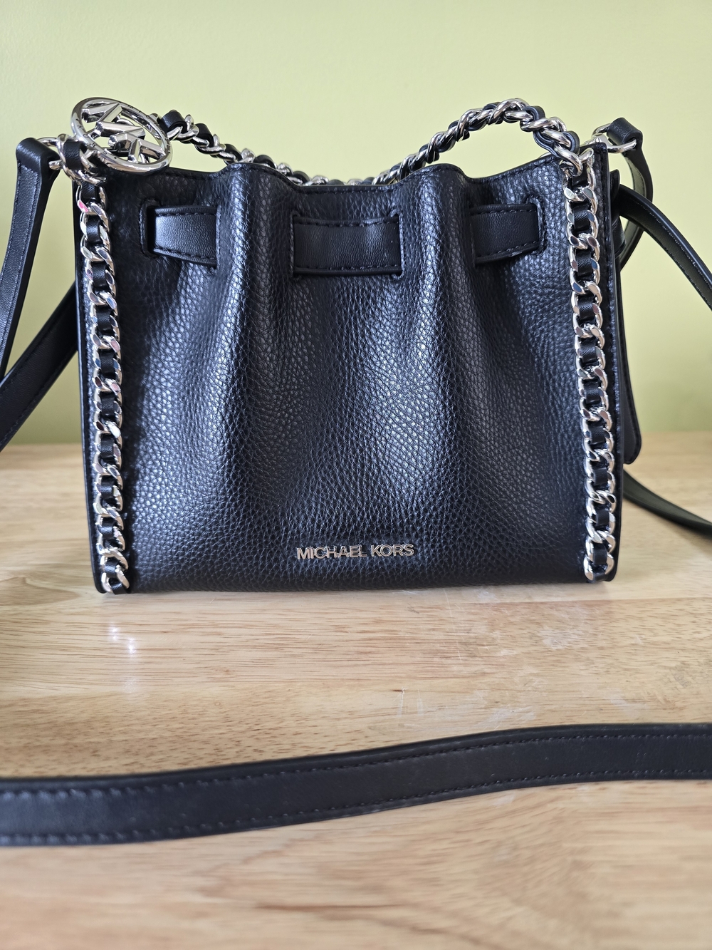 Michael Kors Mina Small‎ Chain Crossbody Bag in black.